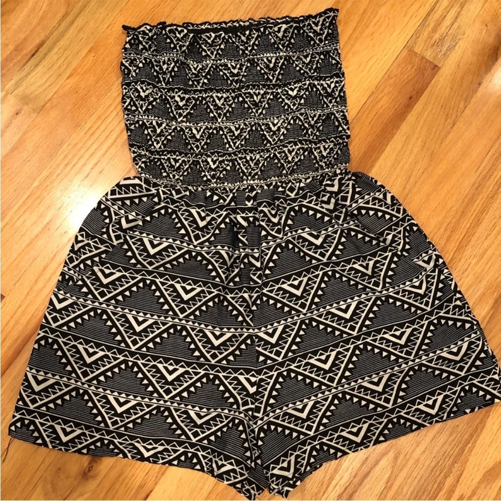 DELIA’s Aztec Black & White Print Strapless Romper